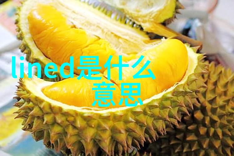 视频里的她仿佛是一位天然的奇迹水珠在她的皮肤上闪耀着微光每一次轻吟都伴随着细腻的涓流